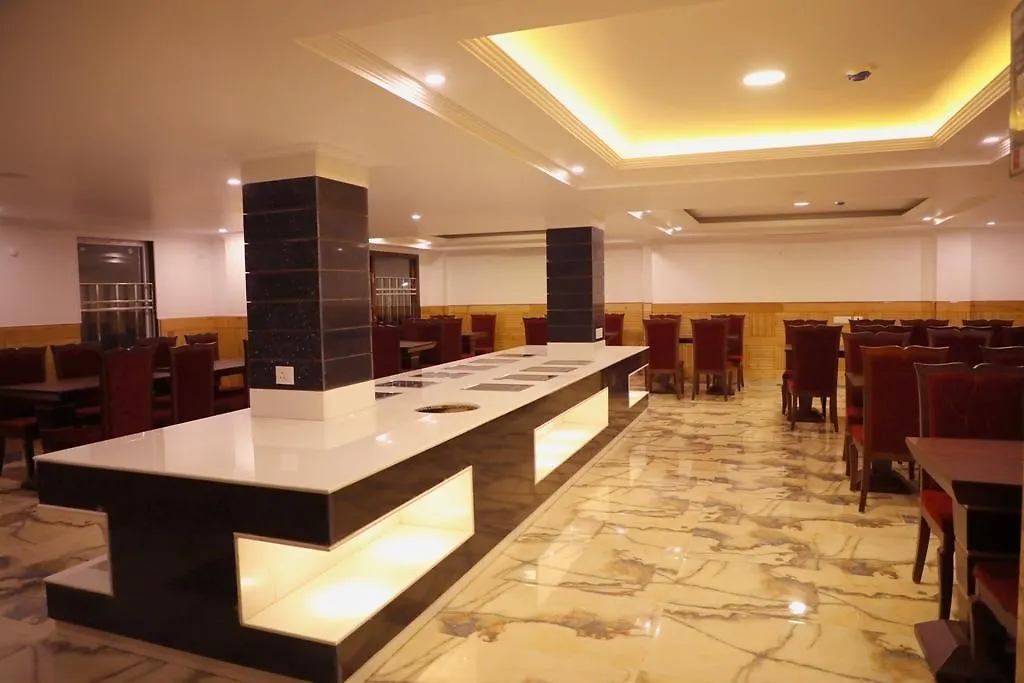 The Grand White By Parfait Hotel Shimla 3*,